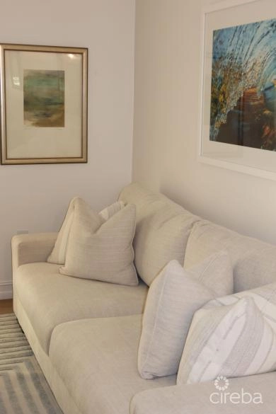 BEAUTIFULLY RENOVATED UNIT IN WALKERS SOUTH