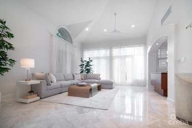 MUST SEE BRITANNIA KINGS COURT TOTALLY RENOVATED TOWNHOME.
