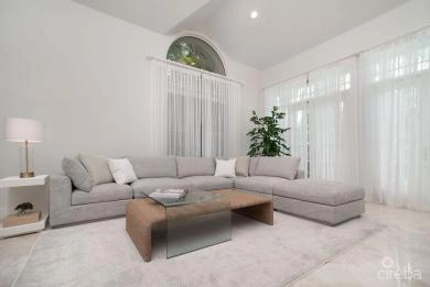 MUST SEE BRITANNIA KINGS COURT TOTALLY RENOVATED TOWNHOME.