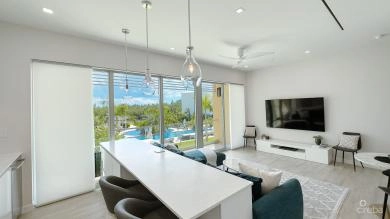 ONE CANAL POINT - SEVEN MILE BEACH