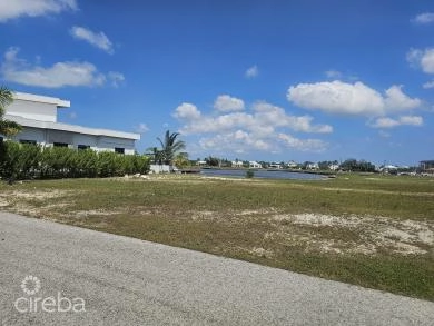 PRIME LOCATION CANAL FRONT HARBOUR REACH