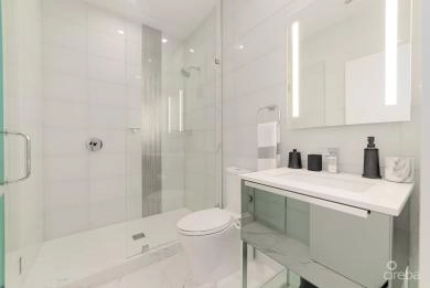 FIN- CHIC 4 BED W DEN CONDO