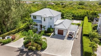 THE LAKES EXECUTIVE FAMILY HOME WITH POOL