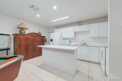 SMITH ROAD VILLAS #77: HIGH-DEMAND INVESTMENT PROPERTY IN GEORGE TOWN