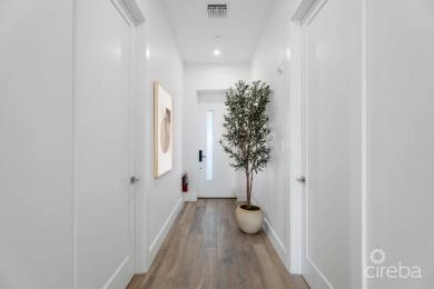 AURA PENTHOUSE #404