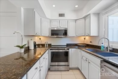 PIRATES LAIR 10 - SOUTH SOUND OCEANFRONT TOWNHOME