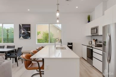 SUNSET POINT - BEAUTIFULLY UPGRADED 3 BED WITH PANORAMIC OCEAN VIEWS