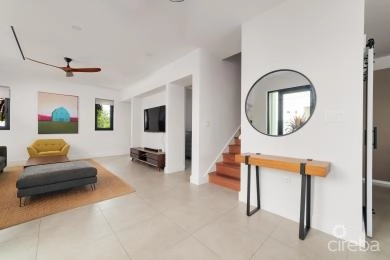BEAUTIFUL SOUTH SOUND DUPLEX WITH POOL