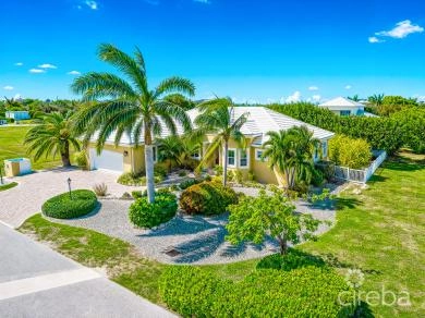 THE SHORES FAMILY HOME  WITH SWIMMING POOL