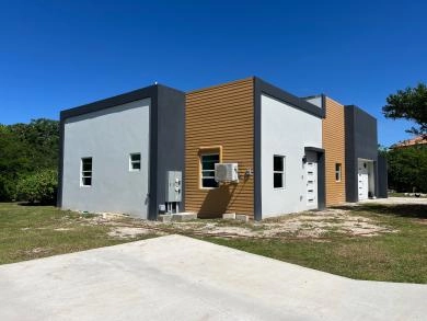 Half Duplex - 2 Bed/2 Bath