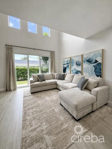 SPACIOUS & MODERN 3 BR TOWNHOME - EXCELLENT LOCATION!