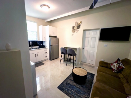 2 BEDROOM - 1 BATHROOM -  PRIME LOCATION GEORGE TOWN