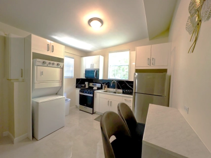 2 BEDROOM - 1 BATHROOM -  PRIME LOCATION GEORGE TOWN